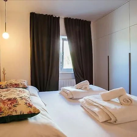 Modern With A Terrace Near Omis Apartment *