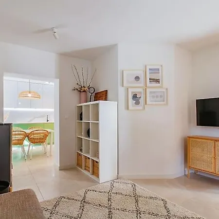 Apartment Modern With A Terrace Near Omis