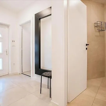 Modern With A Terrace Near Omis Apartment *