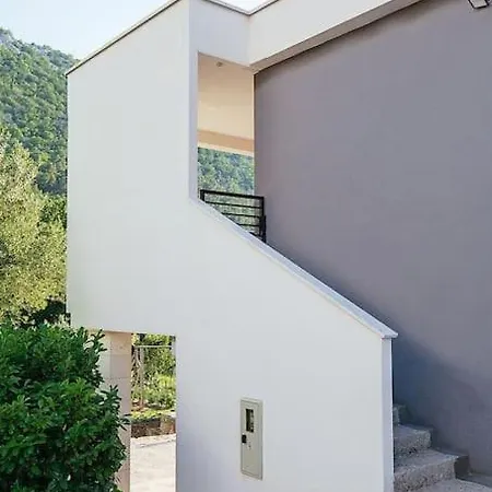Modern With A Terrace Near Omis Apartment *