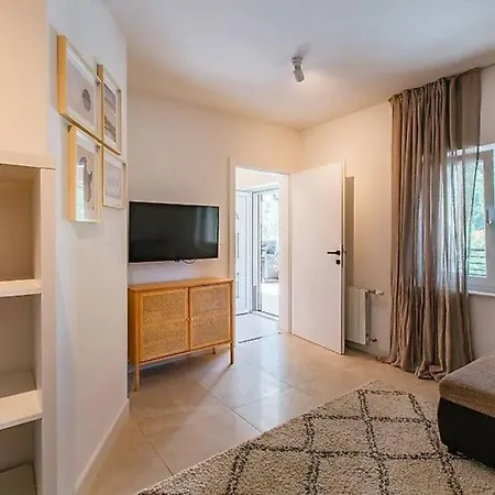 Apartment Modern With A Terrace Near Omis Kucice