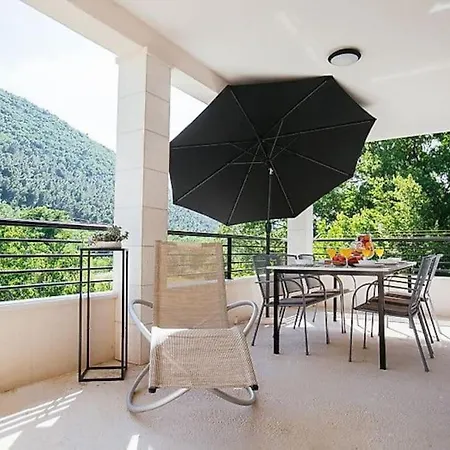 Modern With A Terrace Near Omis Kucice