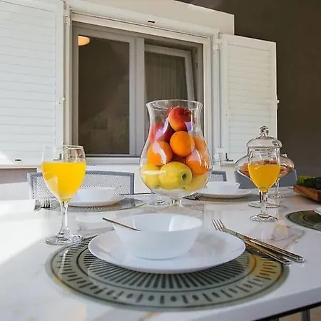 Apartment Modern With A Terrace Near Omis *
